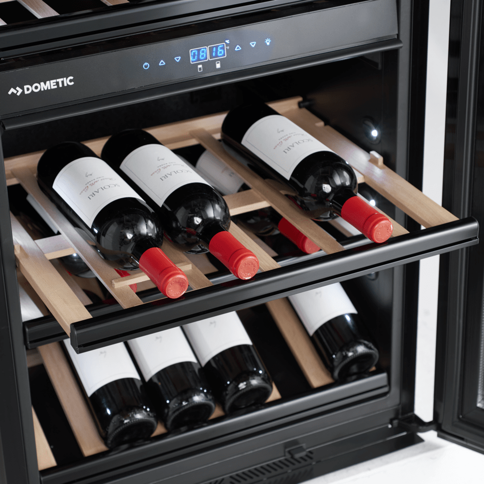 Racitor de vinuri incorporabil, 49 sticle, Dometic, E49FGB, negru