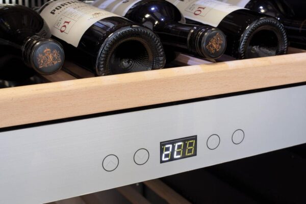 Racitor de vinuri Dual Zone, 24 sticle, Caso Germany, WineComfort 24, negru