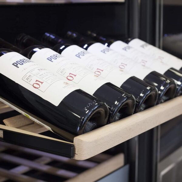 Racitor de vinuri incorporabil Dual Zone, 180 sticle, Caso Germany, WineChef Pro, negru