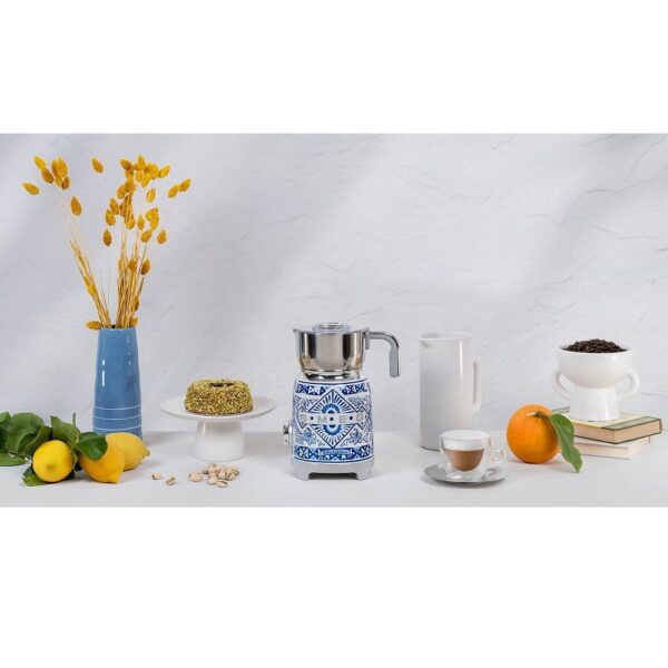 Aparat de spumare lapte, Smeg x Dolce&Gabbana, 600 ml, albastru/alb
