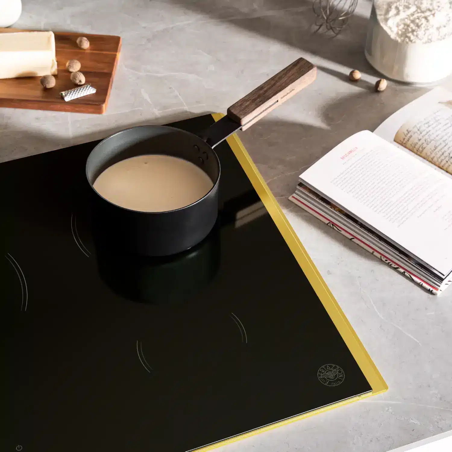 Plita incorporabila cu inductie, Bertazzoni, 5 zone, 90 cm, colectie Modern, negru/auriu