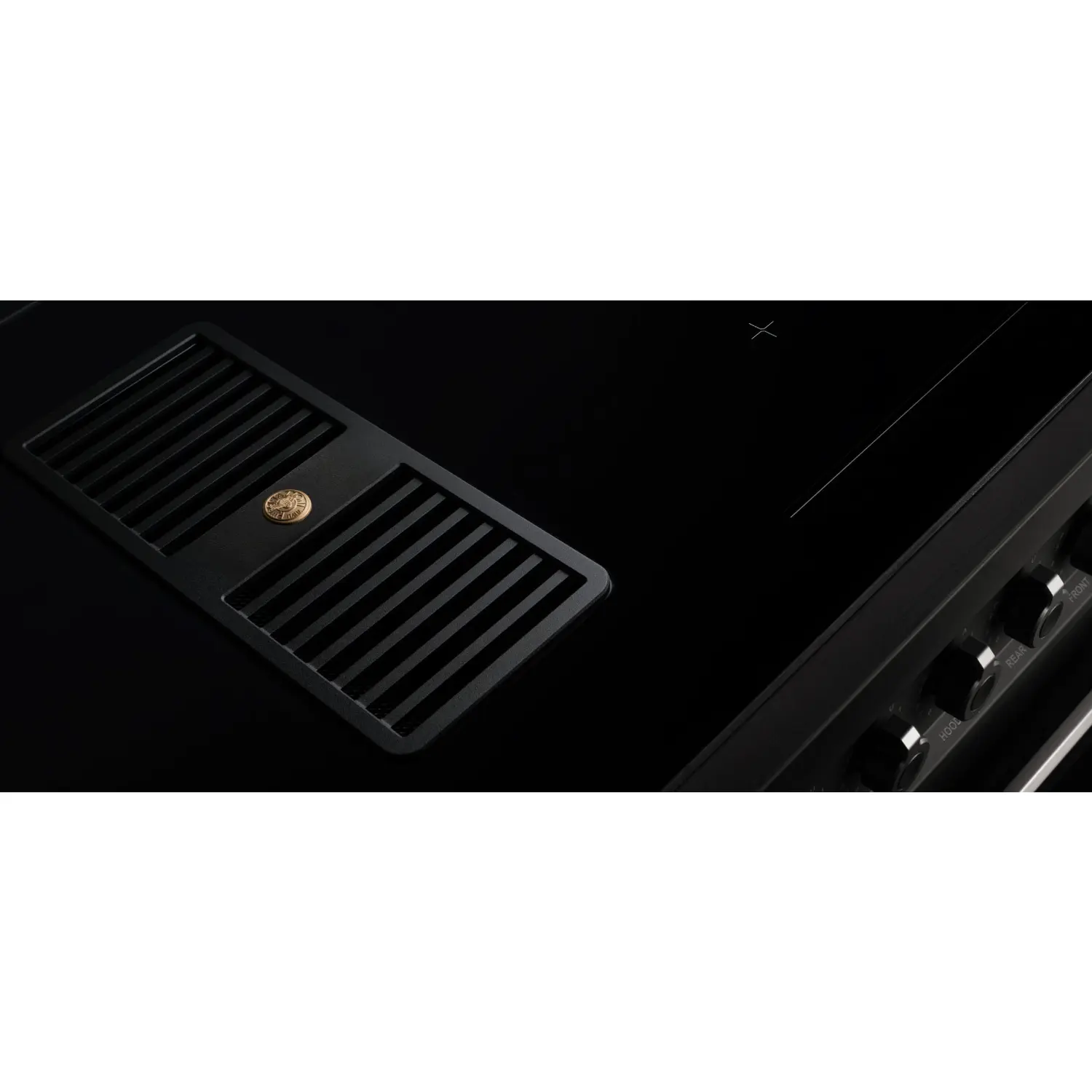 Aragaz cu plita pe inductie si hota integrata, Bertazzoni, 90 cm, 4 zone de gatit, Air-Tec, colectie Professional, portocaliu