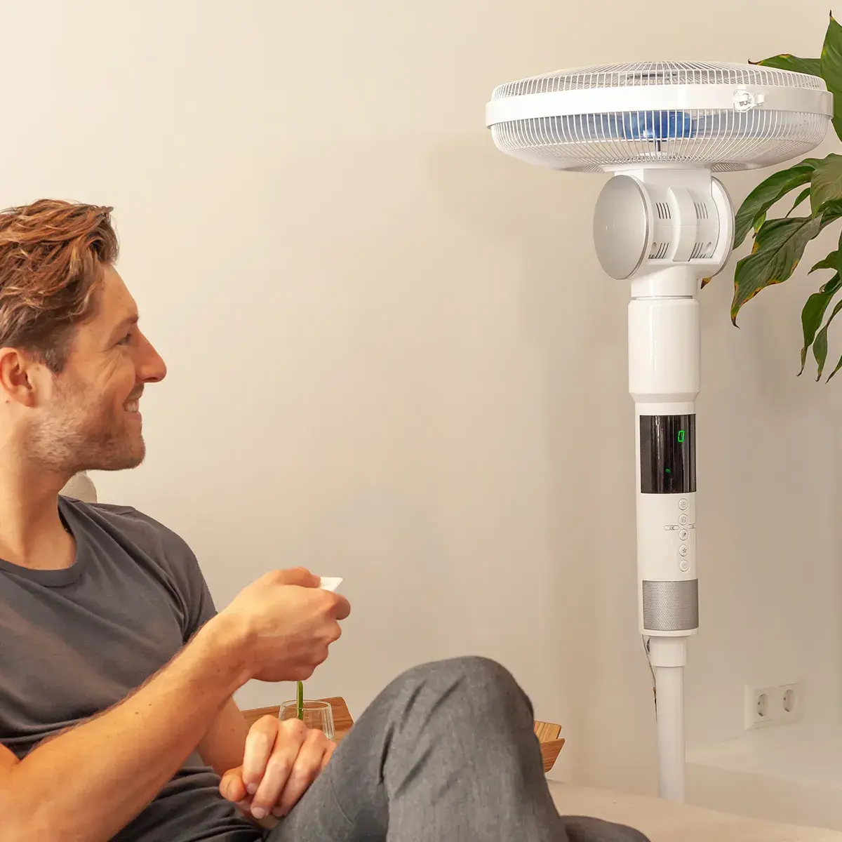 Ventilator vertical cu picior, Solis, Breeze 360º, alb