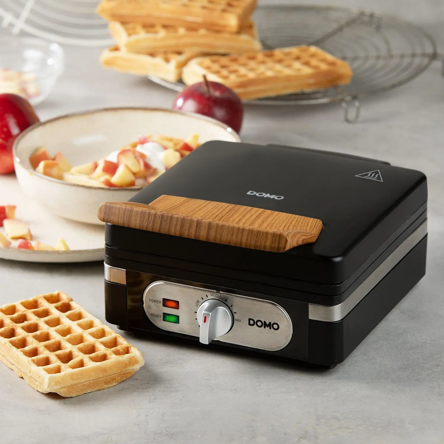 Aparat de vafe si gofre, DOMO, Waffle Maker, negru