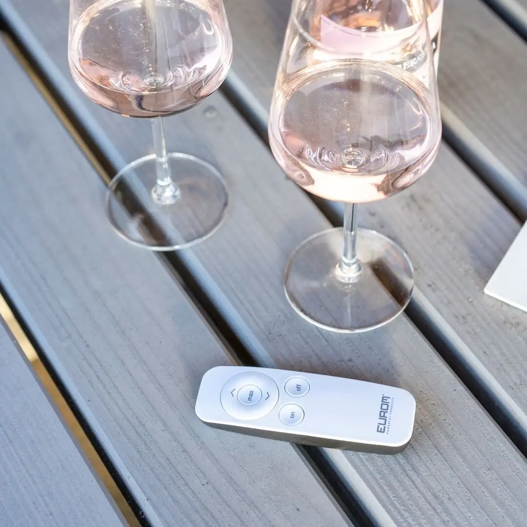 Radiator de perete pentru terasa cu boxe integrate, Eurom, Golden Amber 2000, negru