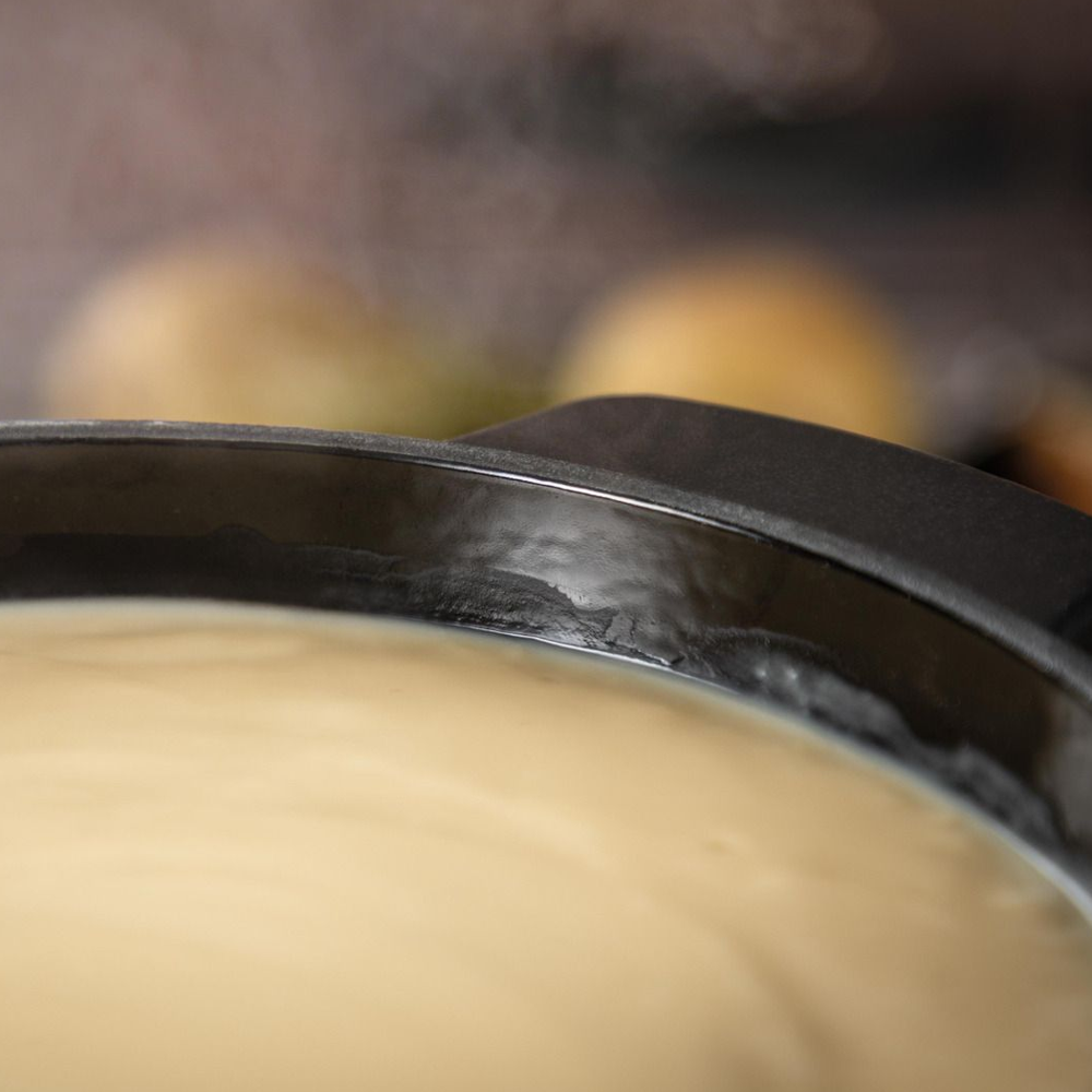 set fondue 6 persoane kuhn rikon, 2 litri, ideal pentru carne/branzeturi/hot pot, bol detasabil din fonta, 6 furculite, bol compactibil cu toate sursele de caldura, regulator intensitate flacara, cadru topire branza