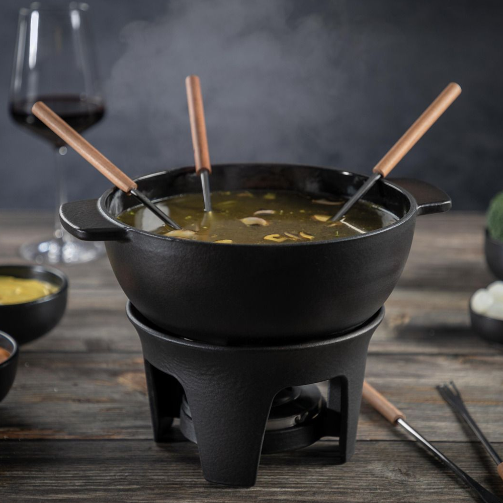 set fondue 6 persoane kuhn rikon, 2 litri, ideal pentru carne/branzeturi/hot pot, bol detasabil din fonta, 6 furculite, bol compactibil cu toate sursele de caldura, regulator intensitate flacara, hot pot in oala, pe masa