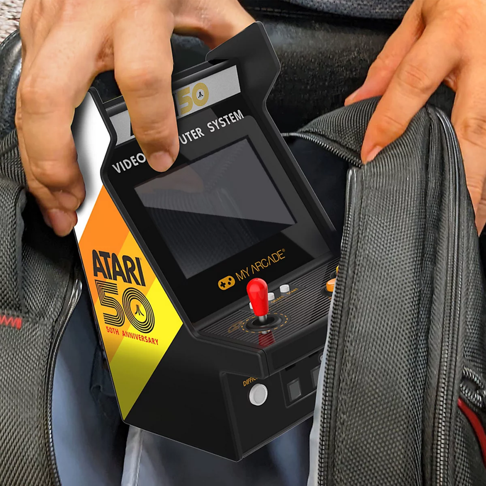 mini consola verticala atari myarcade, micro player pro 6.7 inches, 100 de jocuri, grafica originala, display 2.75 inch, iluminare ajustabila, difuzor extern, adaptor casti, potrivit pentru game rooms si colectionari, pus in ghiozdan