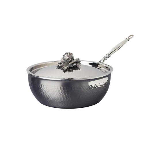 tigaie chef pan ruffoni, colectia opus prima, 24 cm diametru, handmade in italy, material otel inoxidabil, manere din bronz placate cu argint si sculptate manual, agatatoare integrata, compatibila cu plitele pe gaz, electrice si inductie, rezista pana la 260 grade celsius, inox