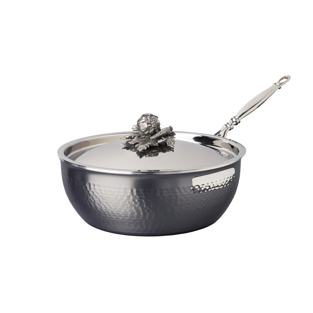 tigaie chef pan ruffoni, colectia opus prima, 24 cm diametru, handmade in italy, material otel inoxidabil, manere din bronz placate cu argint si sculptate manual, agatatoare integrata, compatibila cu plitele pe gaz, electrice si inductie, rezista pana la 260 grade celsius, inox