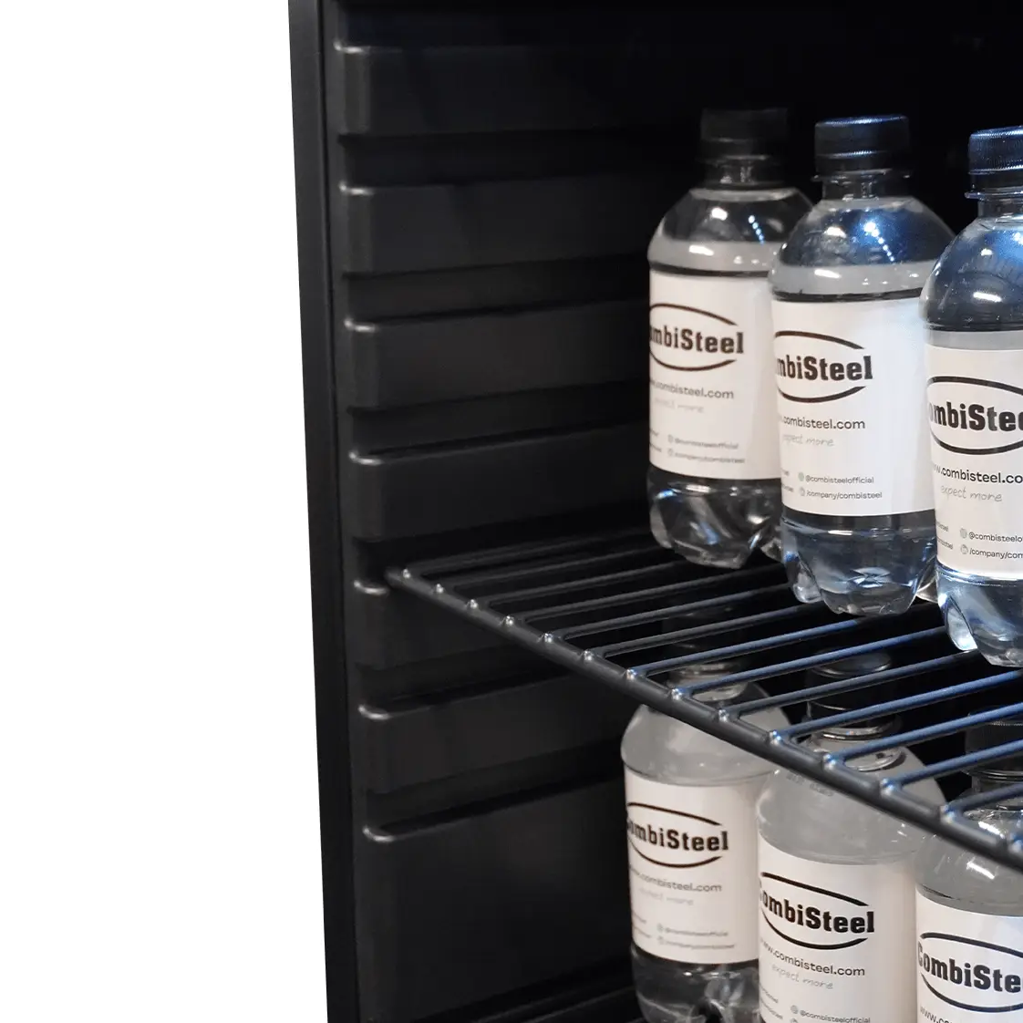 vitrina frigorifica, combisteel, cu capacitate 115 litri sau 161 de doze, cu 3 rafturi interschimbabile si decongelare automata