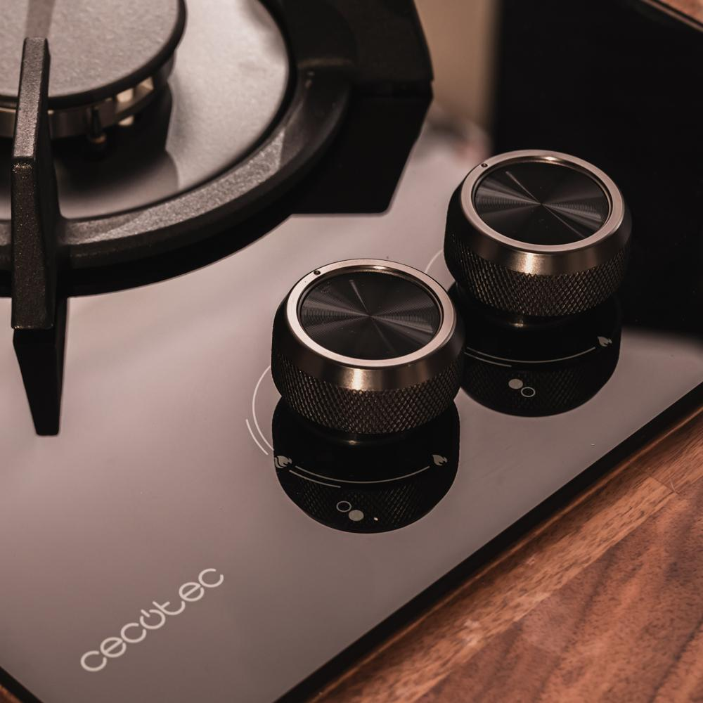 plita incorporabila pe gaz, cecotec, cu 2 arzatoare si putere de 5.25 kw, incorporata in blatul din bucatarie, cu panou de control mecanic, negru