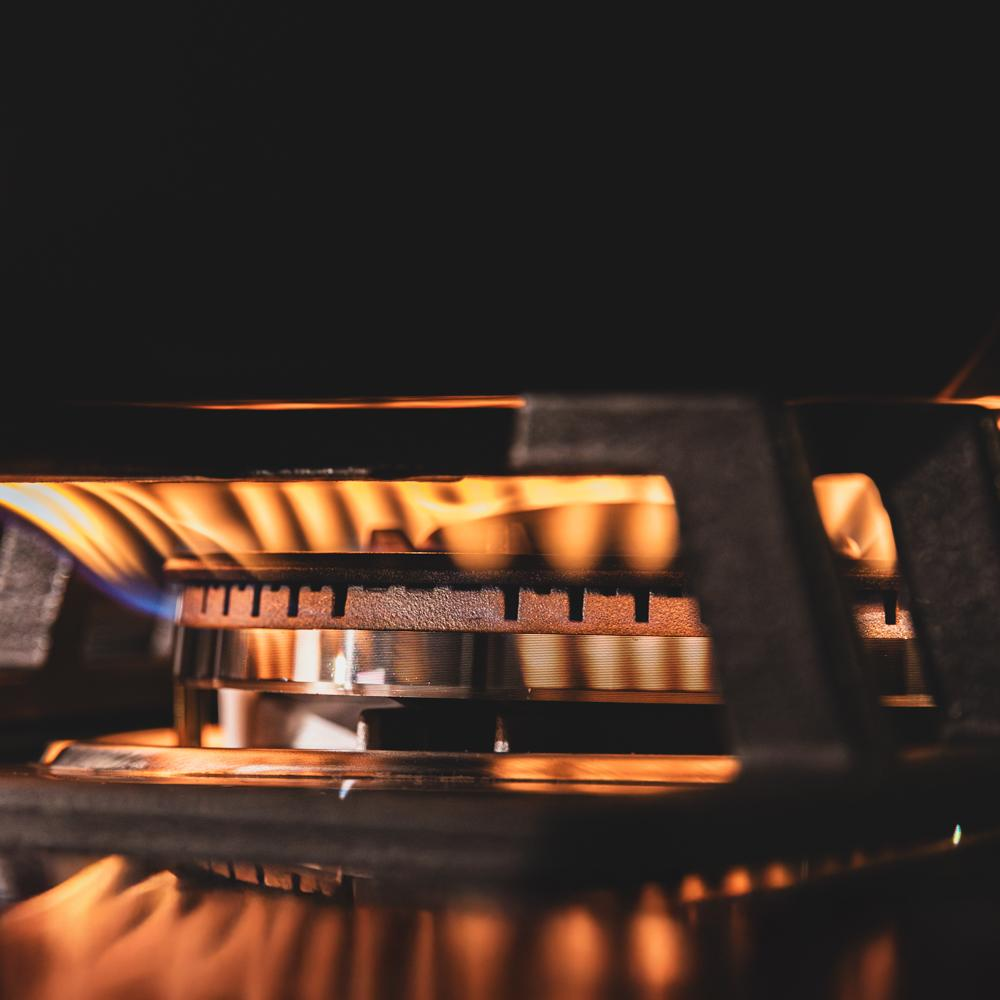 plita incorporabila pe gaz cecotec, bolero squad g, 29 cm, 1 arzator wok 3.5 kw, grilaj din fonta, comutatoare rotativa cu aprindere electrica, oprire de siguranta, design elegant, negru, detaliu arzator