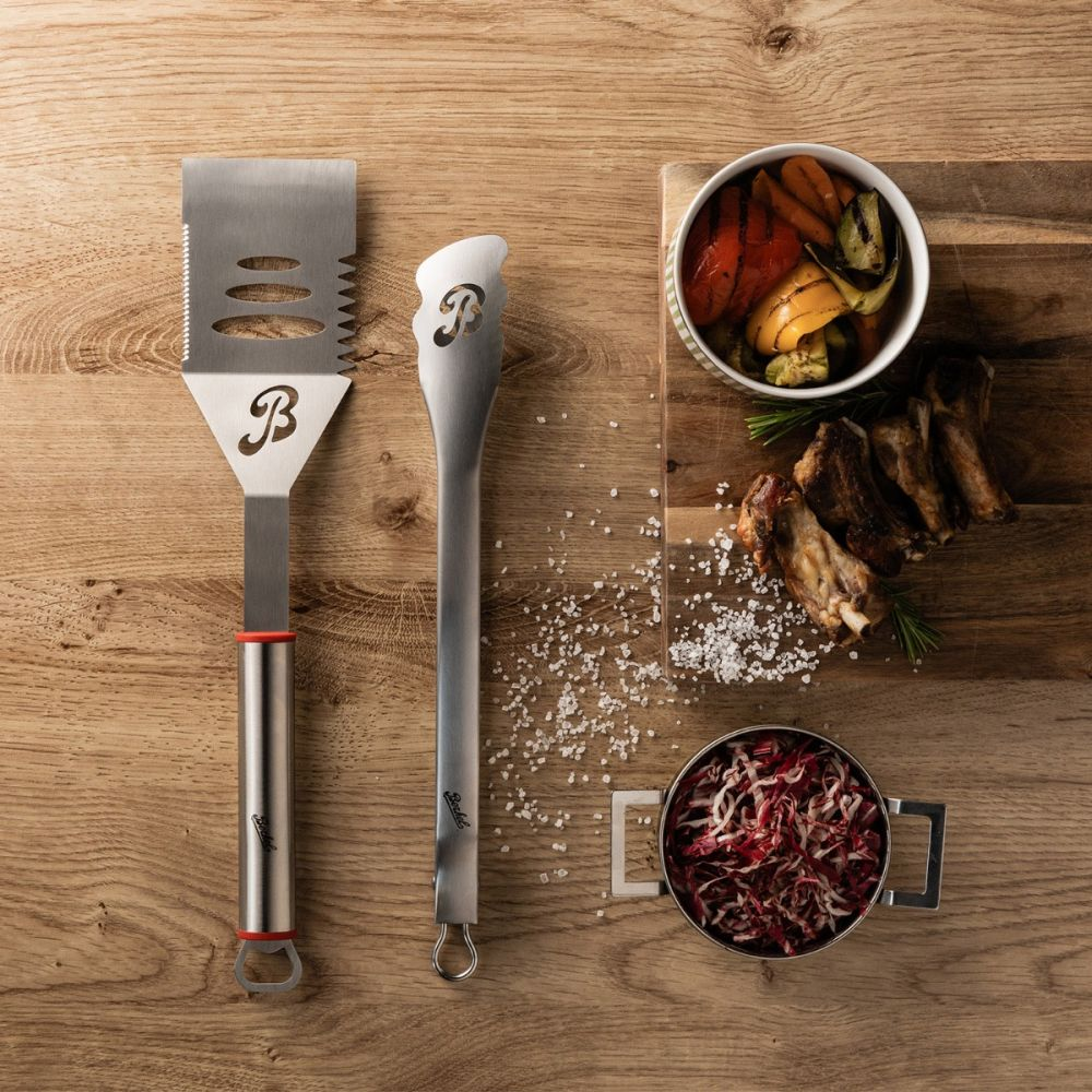 set ustensile barbecue, berkel, spatula multifunctionala, cleste cu maner ergonomic, material otel inoxidabil de inalta calitate, desfacator de sticle integrat, durabil, piese lavabile la masina de spalat vase, ideal pentru pasionatii de barbecue, inox, produse puse pe masa