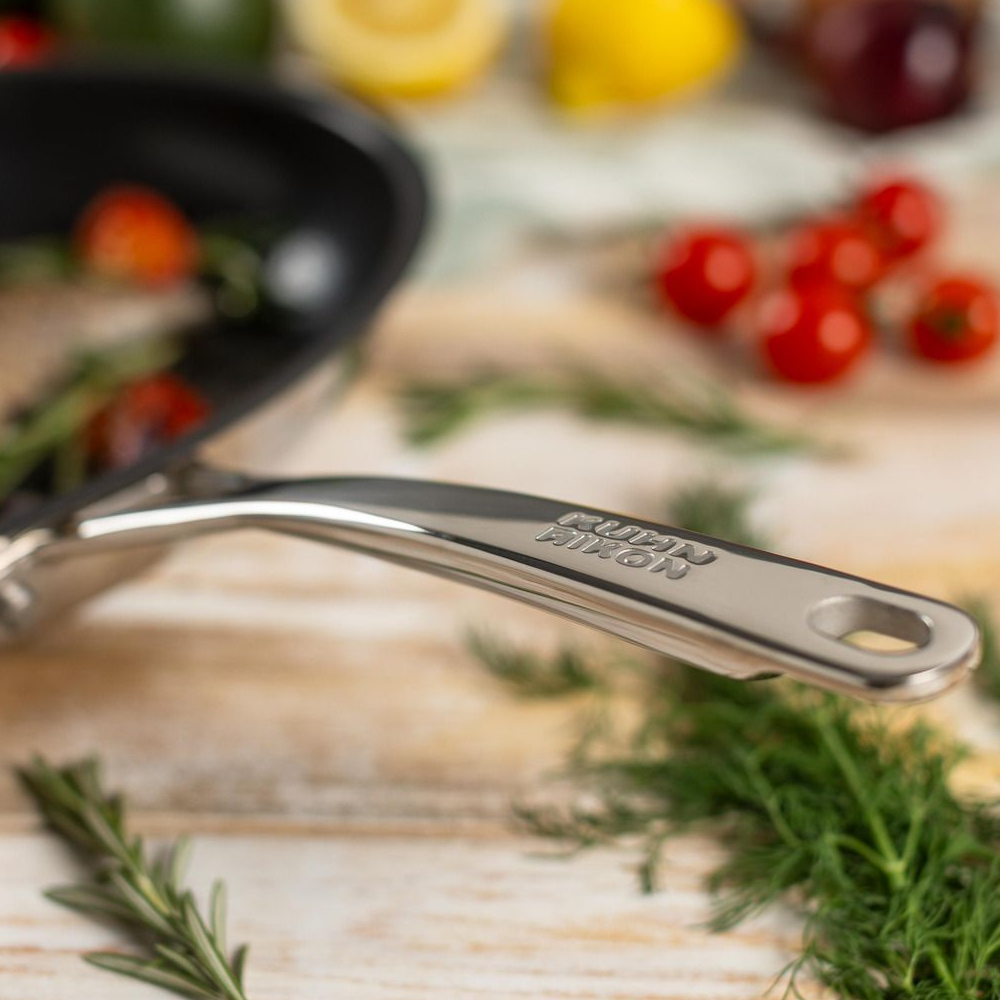 Tigaie pentru peste Kuhn Rikon, Allround, 36x25 cm, ideala pentru gatit peste intreg si fileuri, otel inoxidabil, 3 straturi antiaderente, distribuire uniforma a caldurii, compatibila cu toate sursele de caldura, inox, detaliu maner